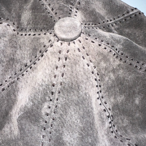 2 for 1 hats! Vintage brown liz Claiborne suede hat & target gray hat w flower - Picture 3 of 14